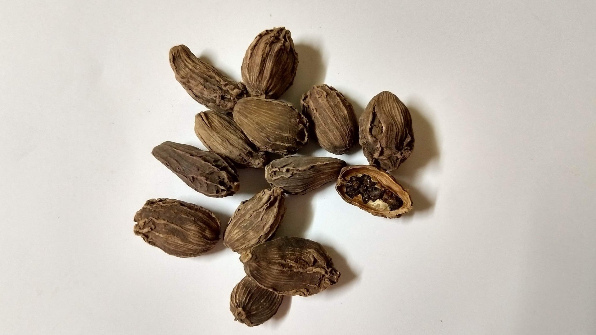 NUS researchers embarked on a scientific study of black cardamom, a spice used in Indian Ayurvedic medicine, as a source of potent bioactive compounds that are effective against lung cancer cells.
