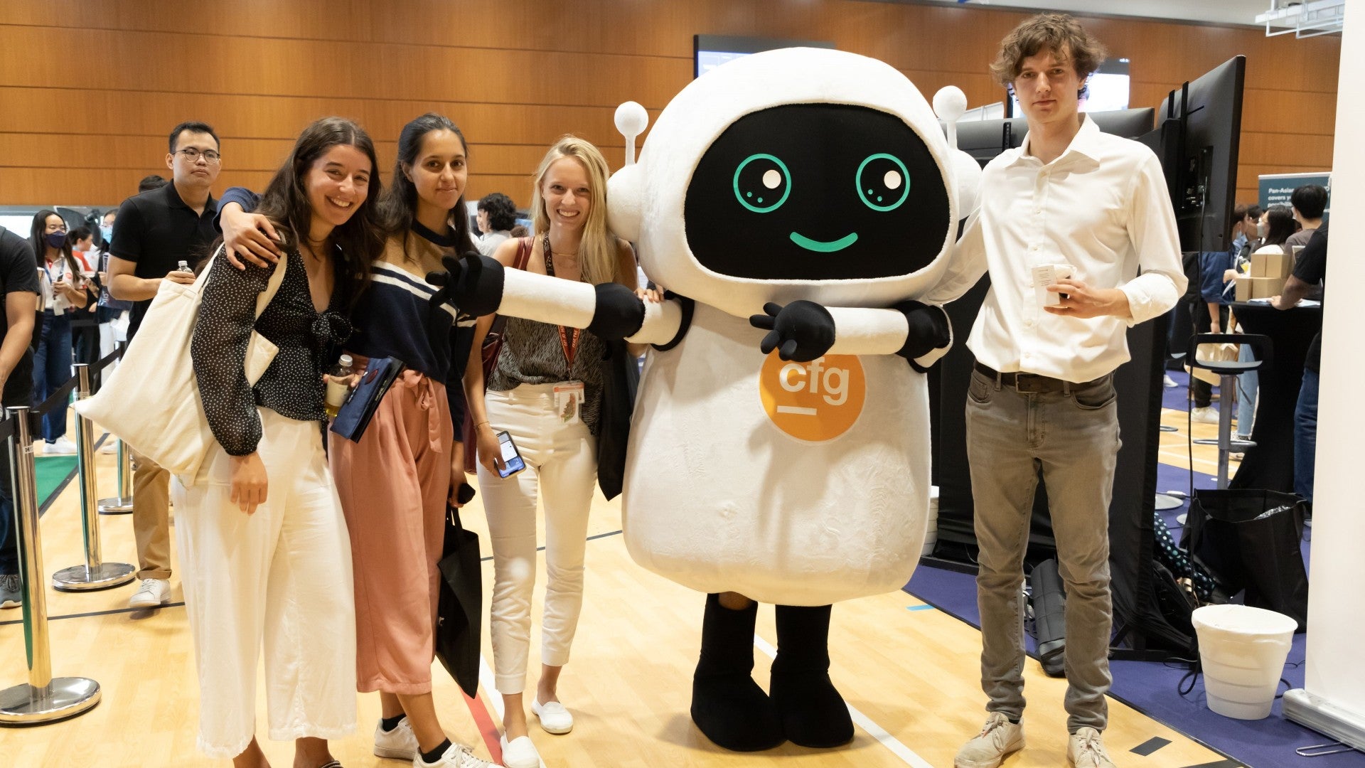 Close to 3,000 students took the valuable opportunity to explore available internship positions at NUS’ first in-person Internship Day since 2019.