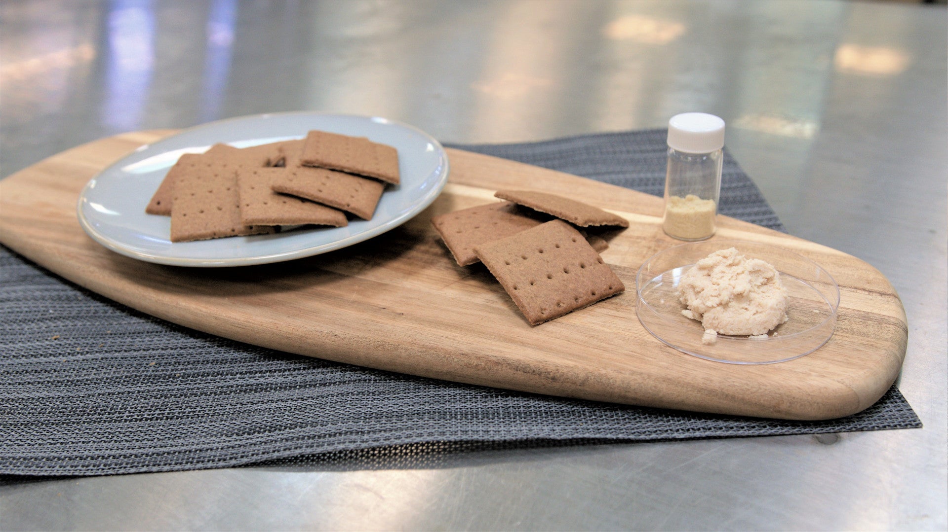 Through fungal fermentation of okara, the NUS team enhanced the texture and flavour of the biscuits. The fermentation process produced biovalorised okara which has a higher nutritional value compared to non-biovalorised okara.