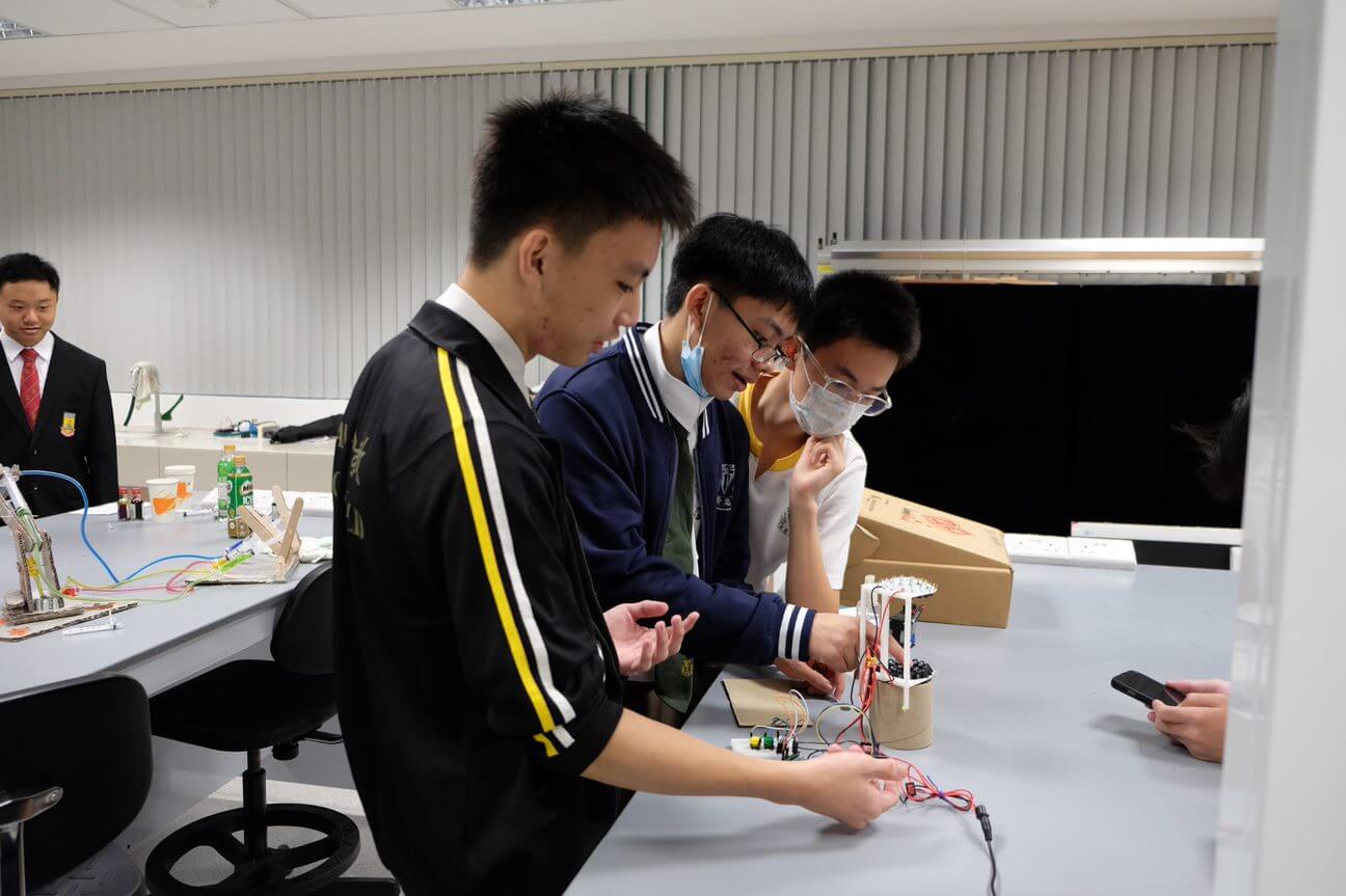 Illustratum hallway competition